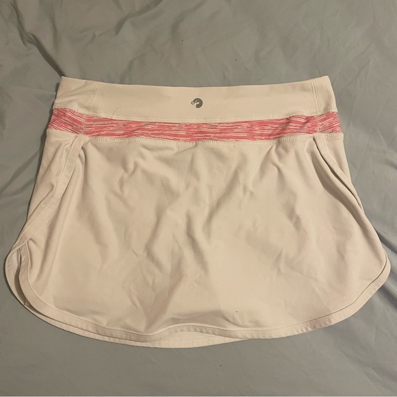 WHITE TENNIS SKIRT/SKORT - Picture 3 of 4